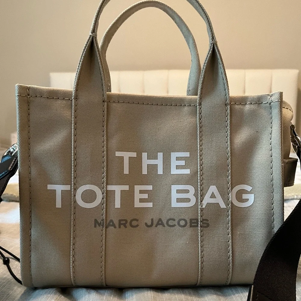 Marc Jacobs Beige 